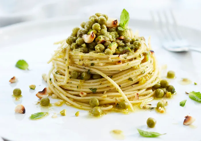 Image représentant Spaghettis au pesto de Petits Pois, Noisettes et Pistaches grillées