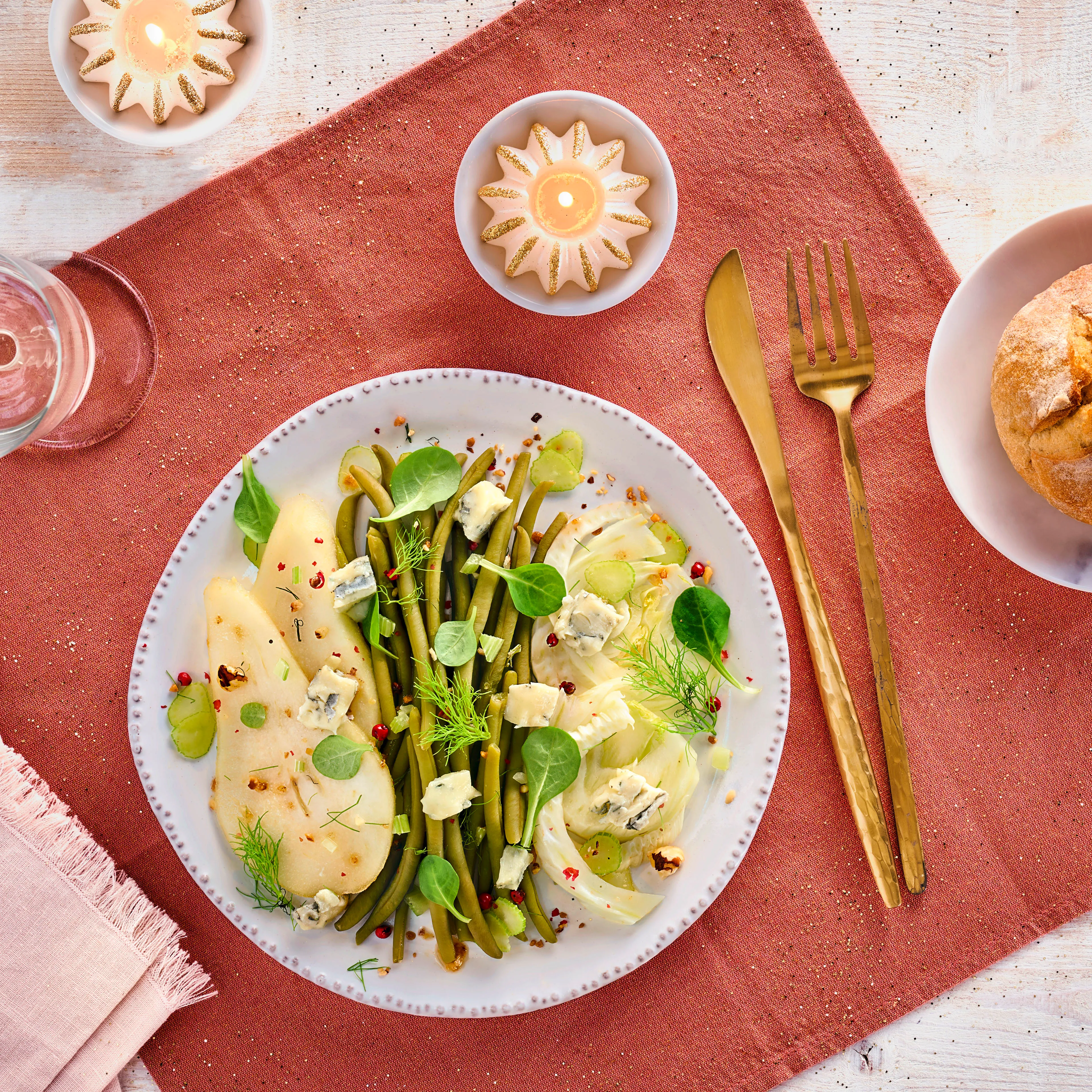 Image représentant Salade de haricots verts, mâche, céleri & poires au gorgonzola